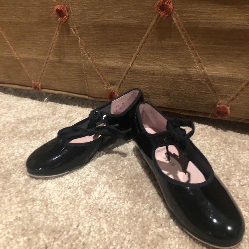 Little girls Capezio tap shoes